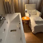 102 Bed and breakfast 4*