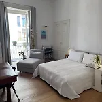Bed and breakfast 102