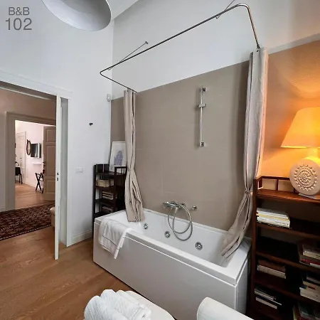 102 Bed & Breakfast 4*