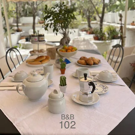 102 Bed & Breakfast *